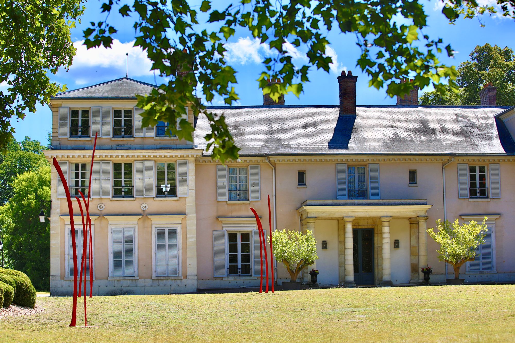 Béatrice Curie, les herbes folles, 2007, acier peint, 2 à 3 m, acquisition par le Conseil général des Yvelines