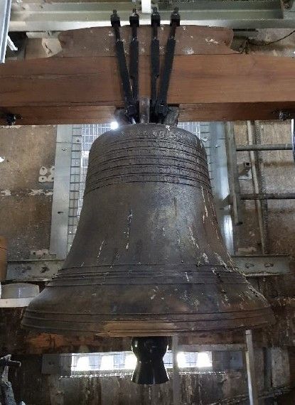 La cloche « Anne, Madeleine, Paul » réalisée en 1775 par le fondeur Desprez.