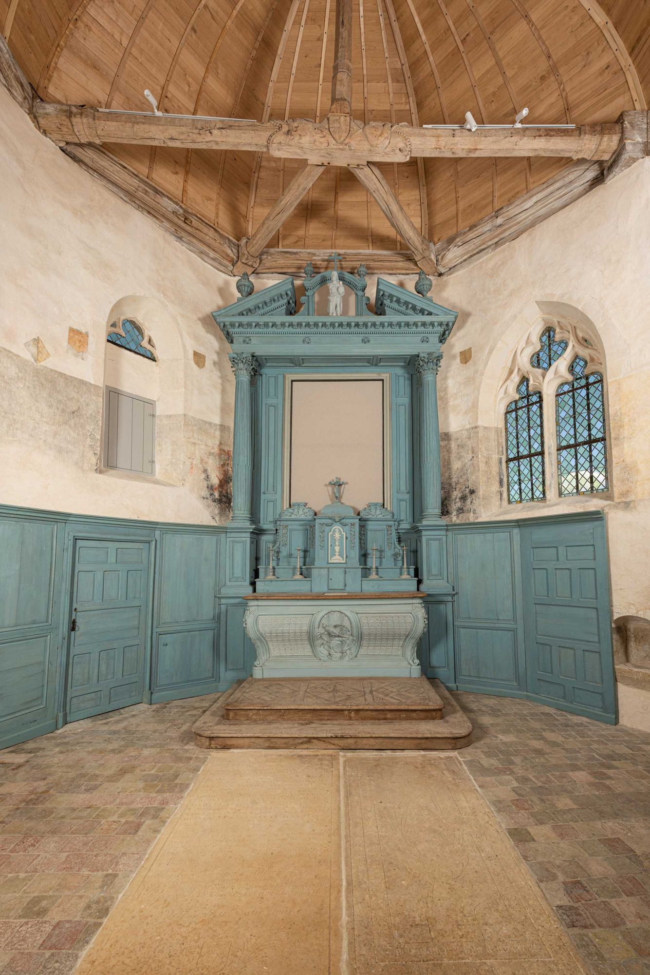 La charpente et la voûte lambrissée au-dessus du retable ©cd78, Jean-Bernard Barsamian