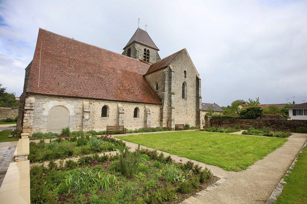 Des peintures murales cachées dans l'église de Cernay-la-Ville